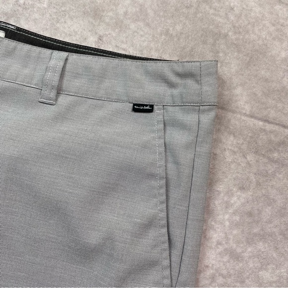 Travis Mathew Shorts Men's 40 Gray Golf Chino Stretch Flat Front Casual - Picture 7 of 14